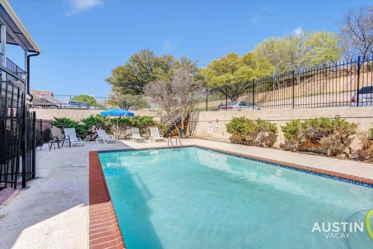 Cool Down On Riverside Free Parking And Shared Pool Austin Kültér fotó